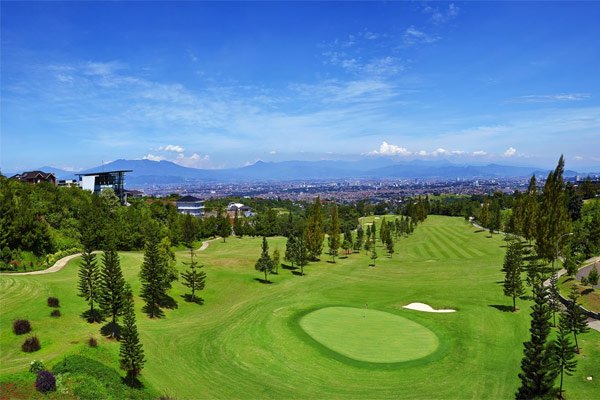 4 Days of Luxury Golf in Bandung